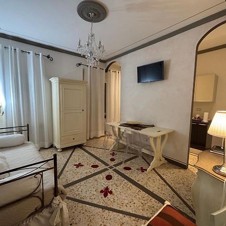 Palazzo Mari Suite & Rooms B&B Montevarchi Kültér fotó