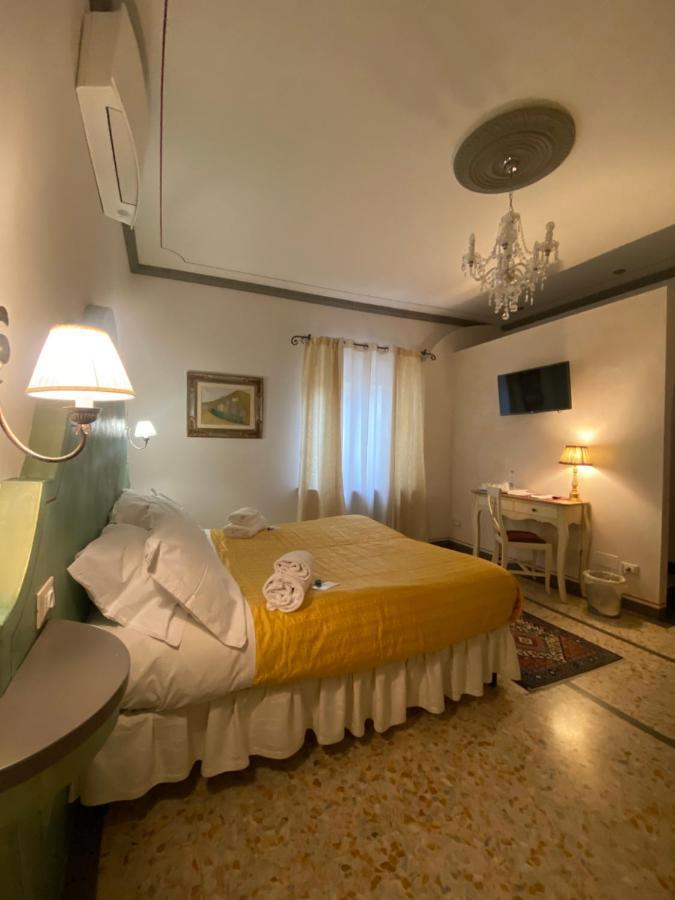 Palazzo Mari Suite & Rooms B&B Montevarchi Kültér fotó