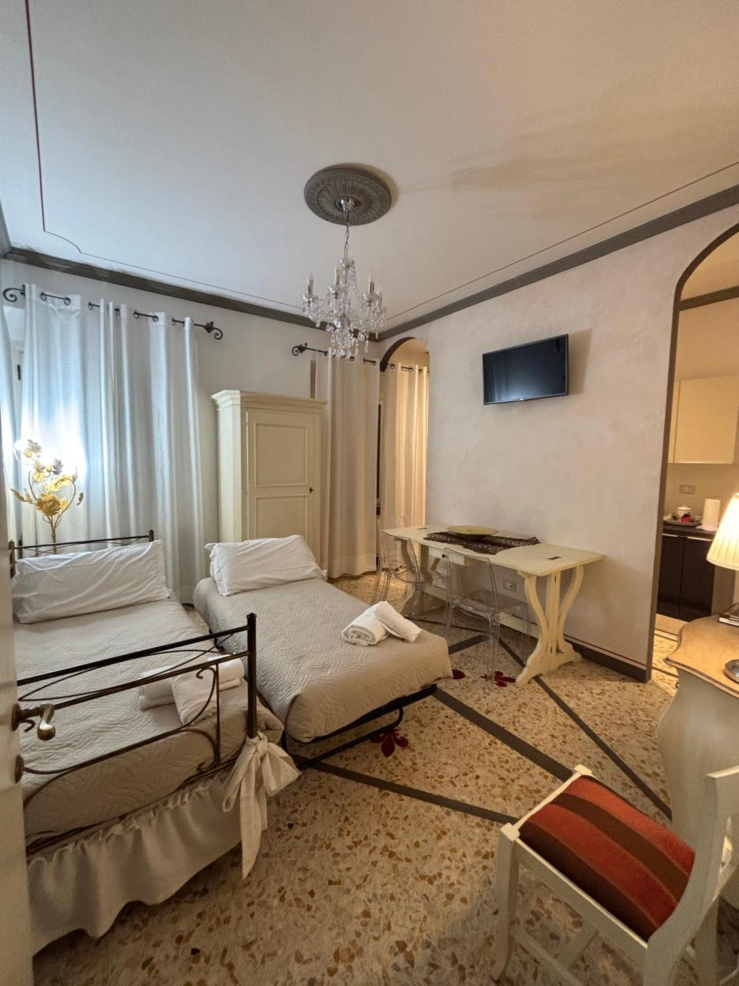 Palazzo Mari Suite & Rooms B&B Montevarchi Kültér fotó
