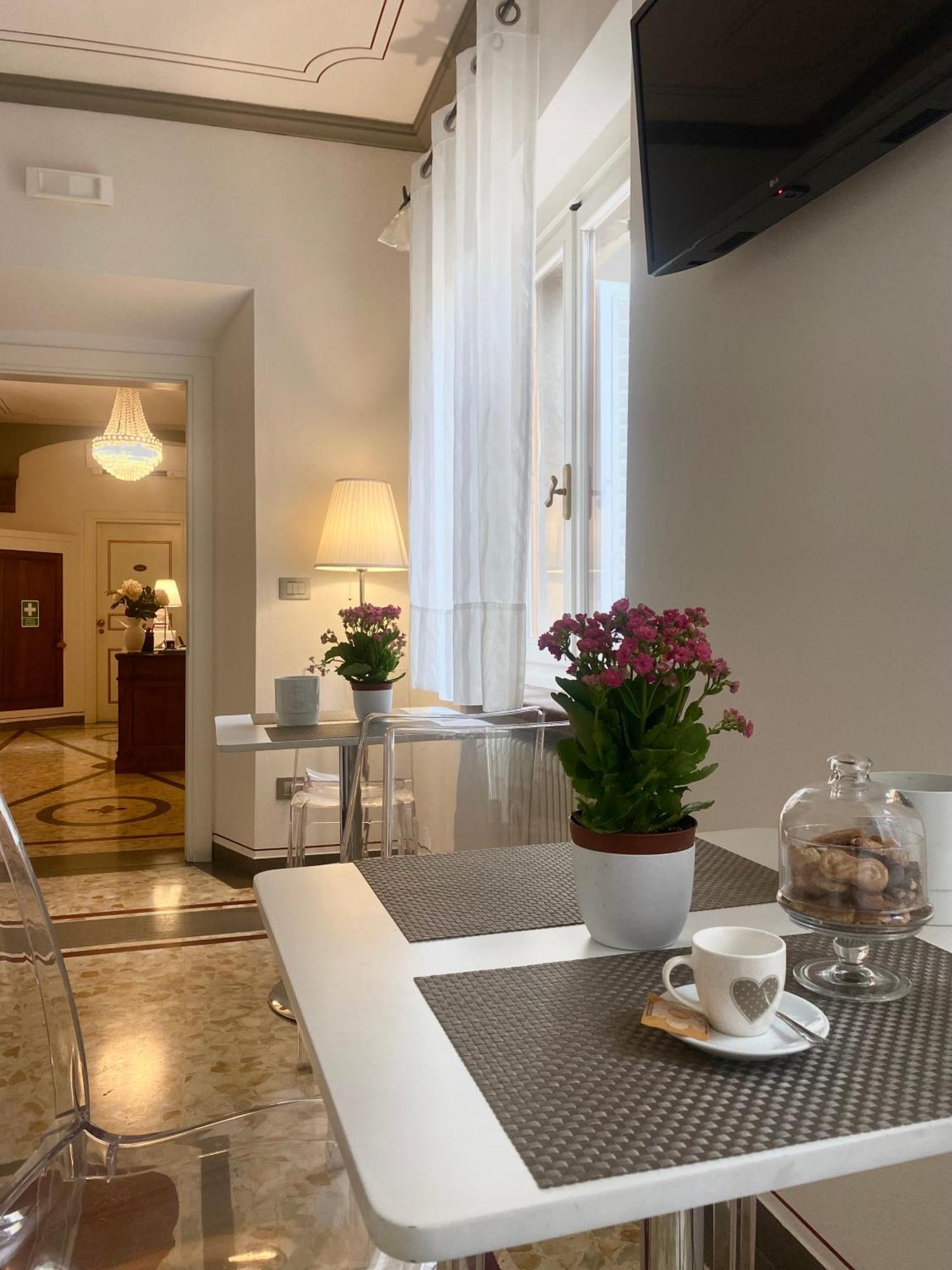 Palazzo Mari Suite & Rooms B&B Montevarchi Kültér fotó