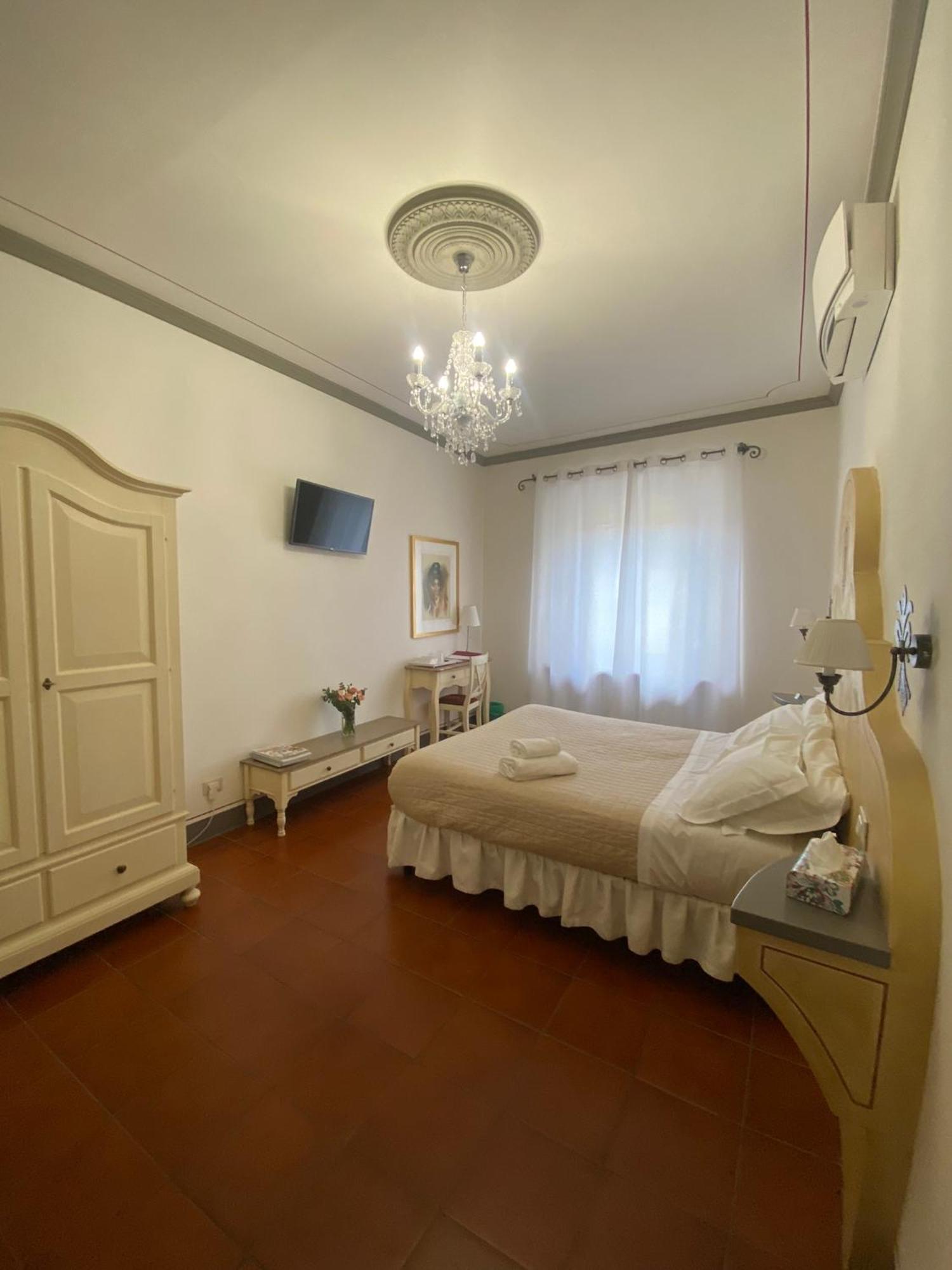 Palazzo Mari Suite & Rooms B&B Montevarchi Kültér fotó